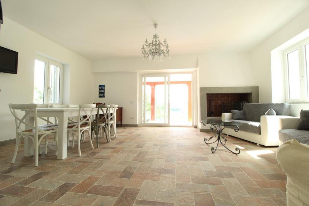 Luxury Villa Arianna Tarano Екстериор снимка